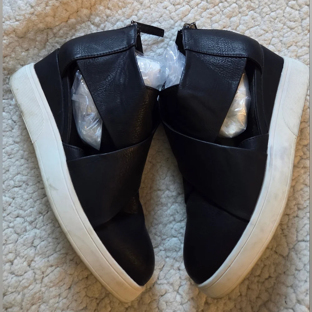 Journee Collection Black Hidden‎ Wedge Sneakers Size 9 Zip Cross Strap Shoes